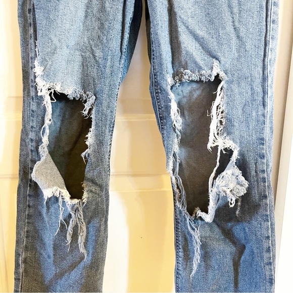 Women’s Wild Fable Distressed Jeans - Picture 3 of 9